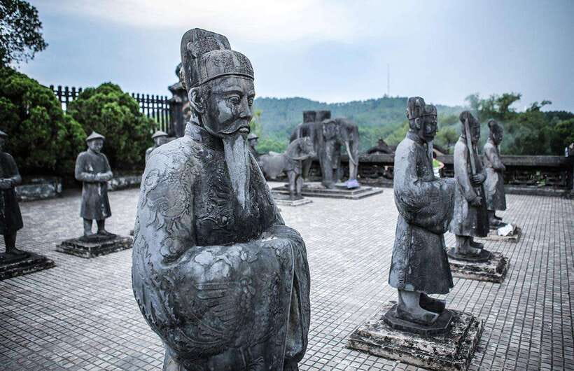 Hoi An/Da Nang: Hue Imperial City by Bus or Train Experience - Bus from Hoi An or Da Nang: simple and direct, with early starts