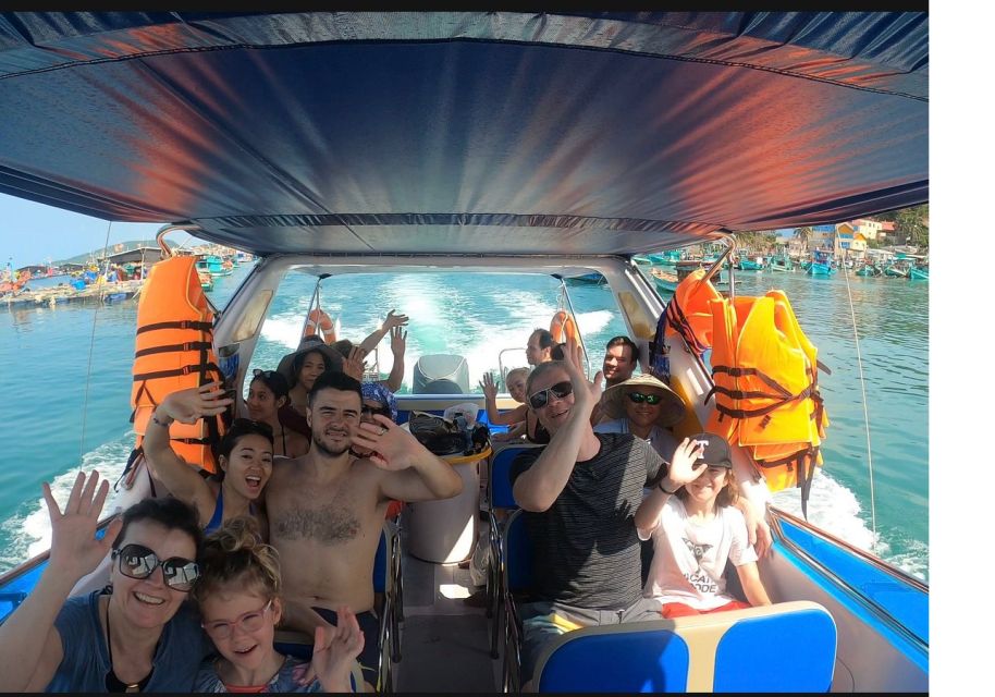 Hoi An/Da Nang: Snorkeling and Island Hopping Speedboat Tour - Stop 1 at Dai Island (10:15): soft coral and colorful fish