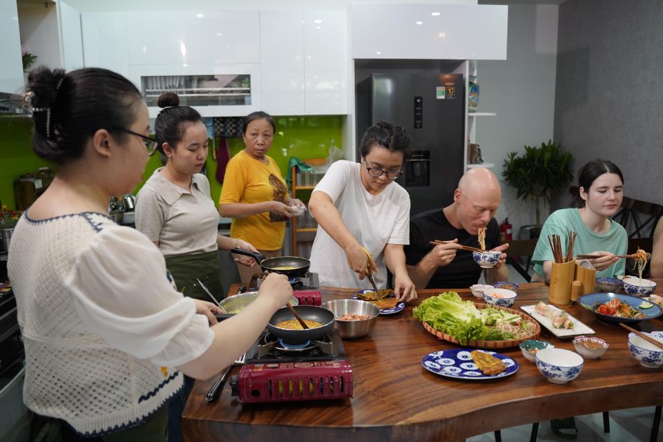 Hoi An/Da Nang: Vietnamese Cooking Class with Transportation - What the cooking space feels like