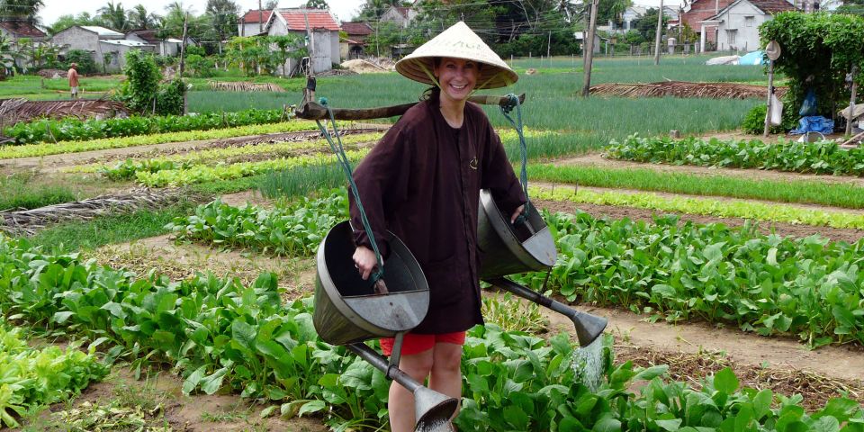 Hoi An: Evening Cooking Class with Locals in Herbs Village - The herb-village moment: taking in Tra Que while you wait for your turn