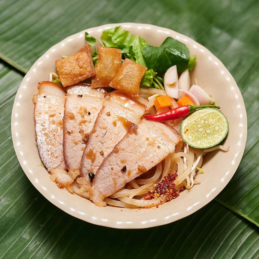Hoi An food tour - Bánh Mỳ Queen on Trần Cao Vân: the perfect first taste
