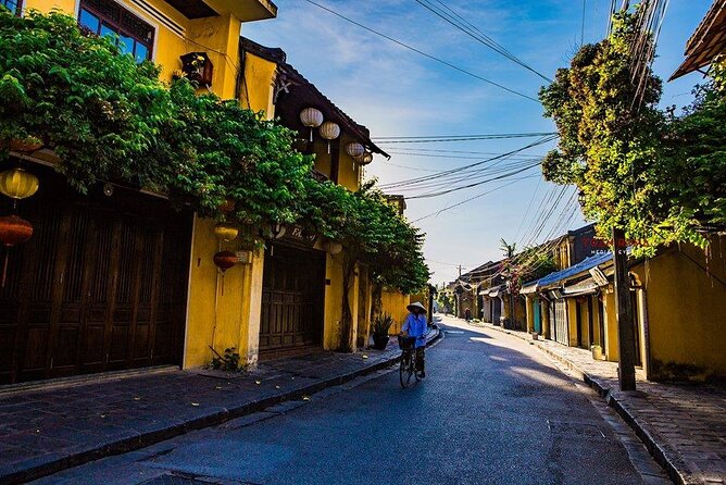 Hoi An Half Day Private Tour from Da Nang/ Hoi an - Hoi An Central Market: your reality check after the landmarks