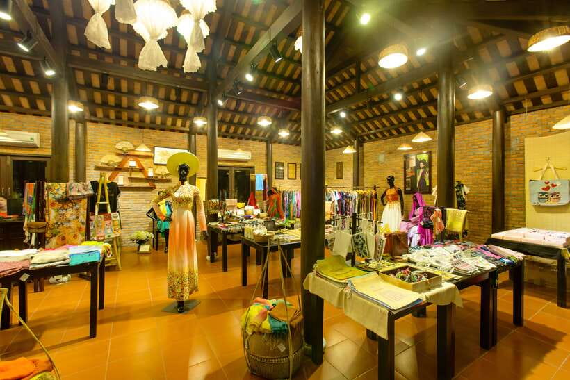 Hoi An: Half-day Silk Weaving Discovery Tour - Watching silk weaving and seeing different blends up close