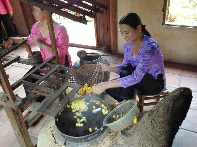 Hoi An: Half-day Silk Weaving Discovery Tour - Snack break and downtime in the mulberry garden