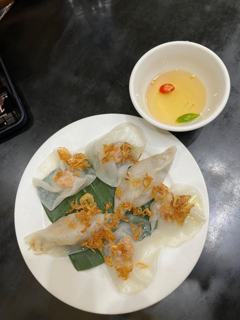 Hoi An hiden food evening adventure - Lantern lanes and calmer alleys: wontons and white rose dumplings