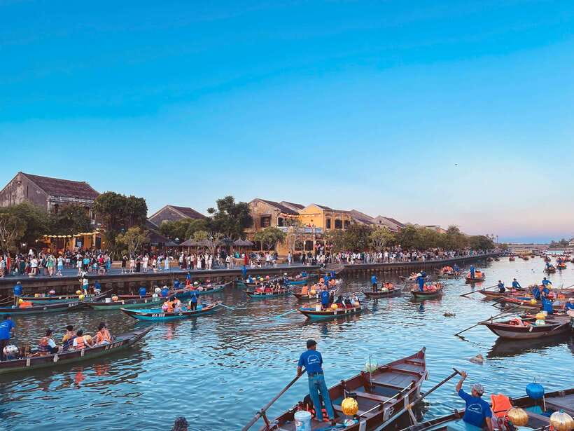 Hoi An: Hoai River Boat Ride with Flower Lantern Release - Releasing Your Flower Lantern: The Wish Moment You’ll Remember