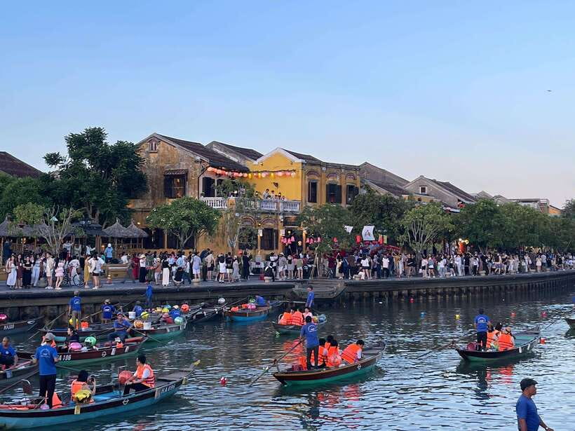 Hoi An: Hoai River Boat Ride with Flower Lantern Release - Who Should Book This Lantern Boat Ride (and Who Might Skip)