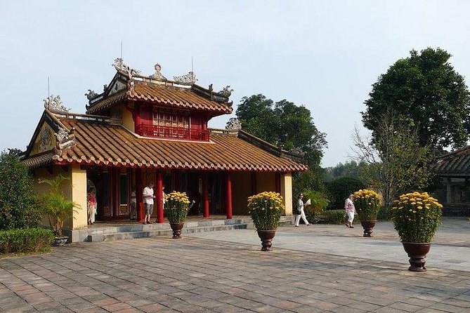 Hoi An: Imperial Hue And Hai Van Pass Full-day Tour - Hai Van Pass: The Quick Stop That Sets the Tone
