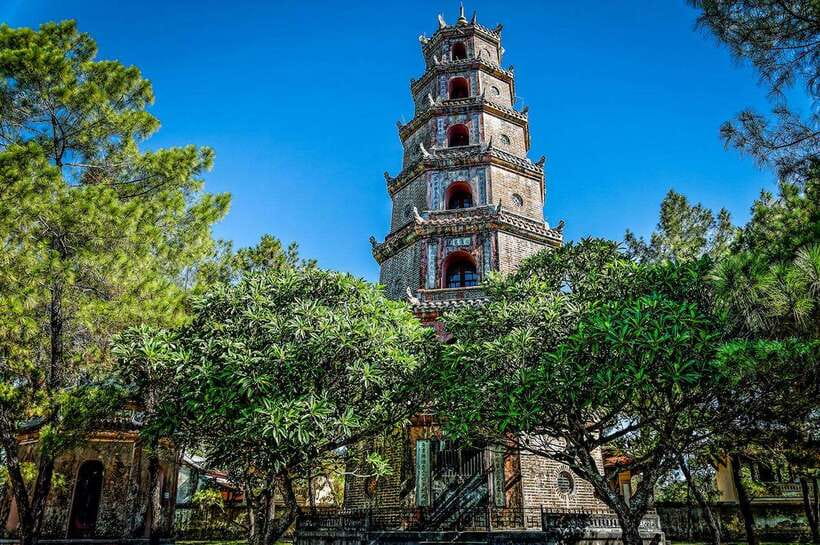 Hoi An: Imperial Hue And Scenic Hai Van Pass Discovery Tour - Lunch at Y Thao Garden: good value, but expect efficiency