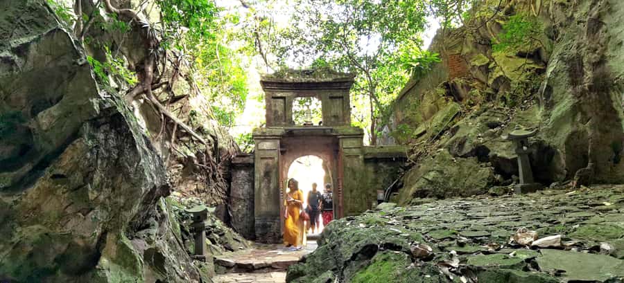 Hoi An: Marble Mountains, Am Phu Cave & Monkey Mountains - Getting the Most From Stairs and Cave Paths: Practical Packing