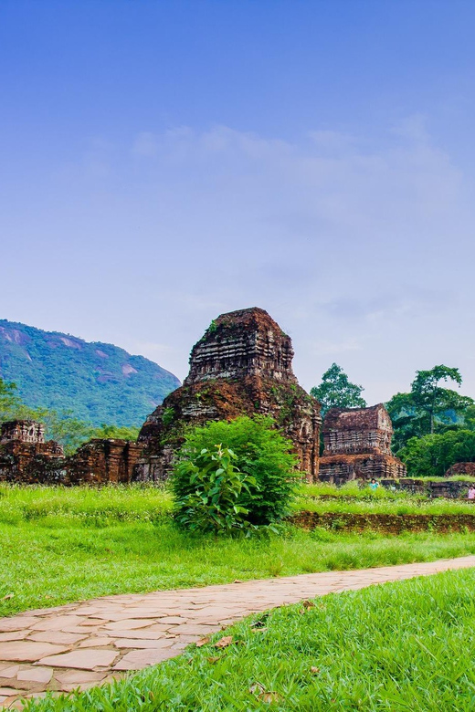 Hoi An : My Son Sanctuary Tour with Vietnamese Lunch - Entering My Son Sanctuary: the temple ruins and what the guide is doing