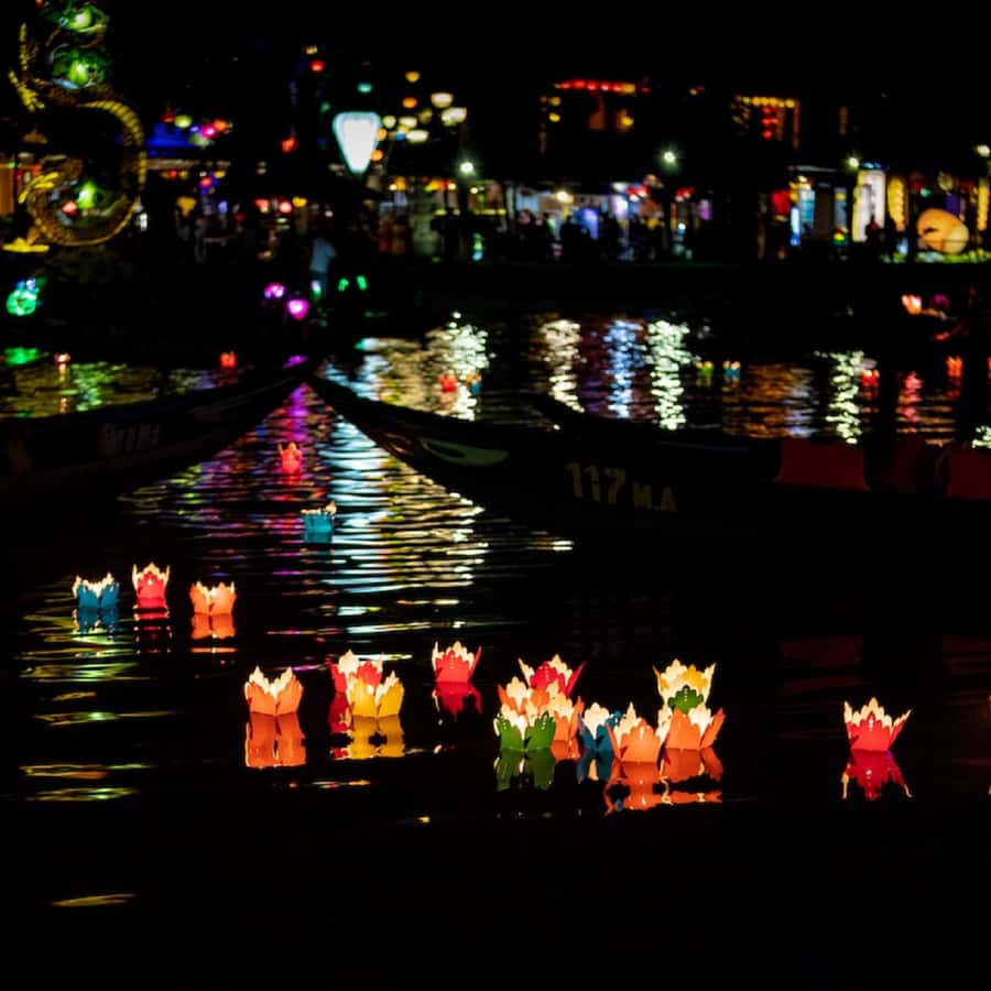Hoi An : Night Boat Trip and Floating Lantern on Hoai River - Price and value: why $8 is a fair deal (and what costs extra)