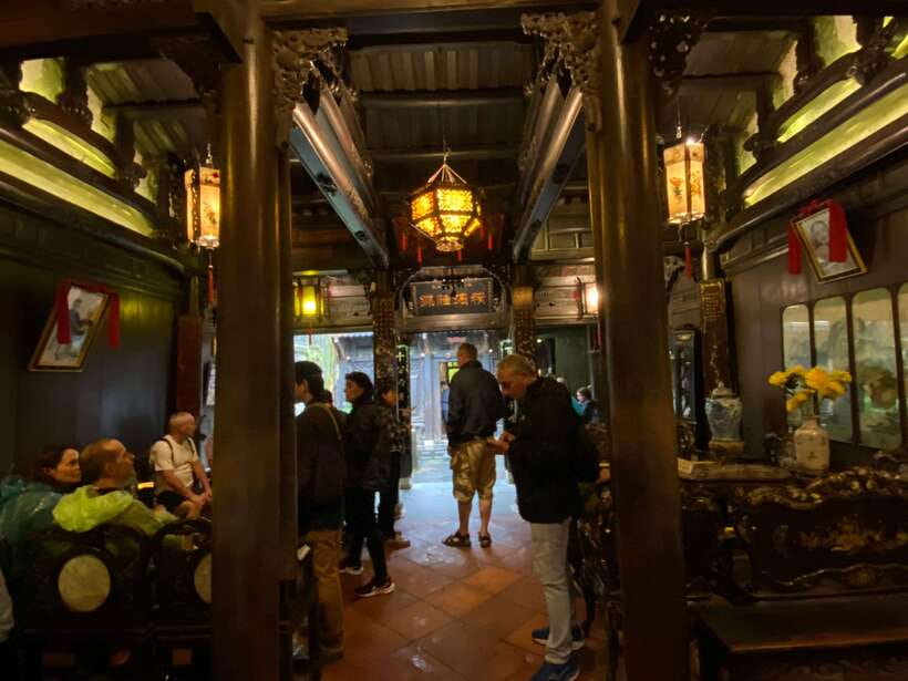 Hoi An Old Town Walking Tour – Small Group with Local Guide - Tea, Local Dessert, and Indoor Break Stops: Why This Tour Feels Comfortable
