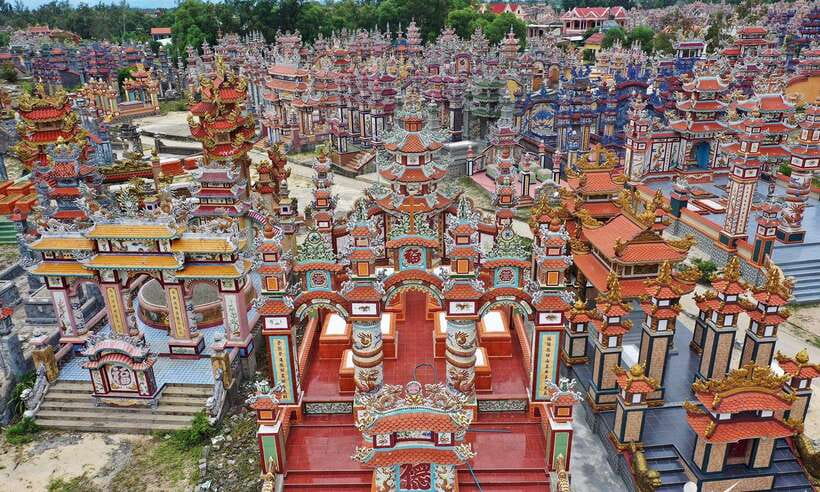 Hoi An: Private Car To/From Hue via Multi Attraction( 1-Way) - Marble Mountains: caves, pagodas, and rocky peaks above the city