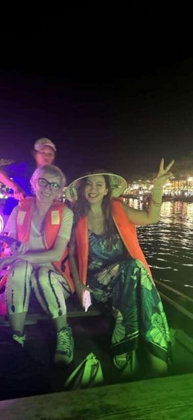 Hoi An: Private night boat Trip & release lantern on river - Meeting point on Tran Phu street: arrive ready