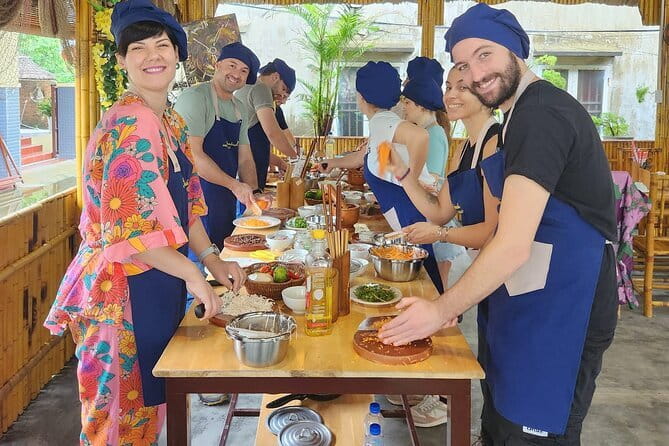 Hoi An Private Seafood Cooking Class/Oyster Cooking Experience - From the market to your hands: choosing seafood the right way