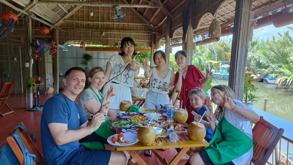 Hoi An: Private Villages Biking Tour with Meal - Lunch and flavors: 5 local specialties, with vegetarian options