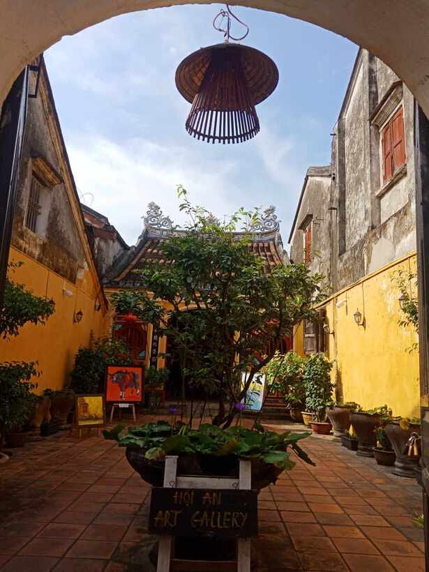 Hoi An: River Lantern Boat Experience with Free 5G eSIM - The Boat Ride: Lantern Release, Tea, and Photo Time