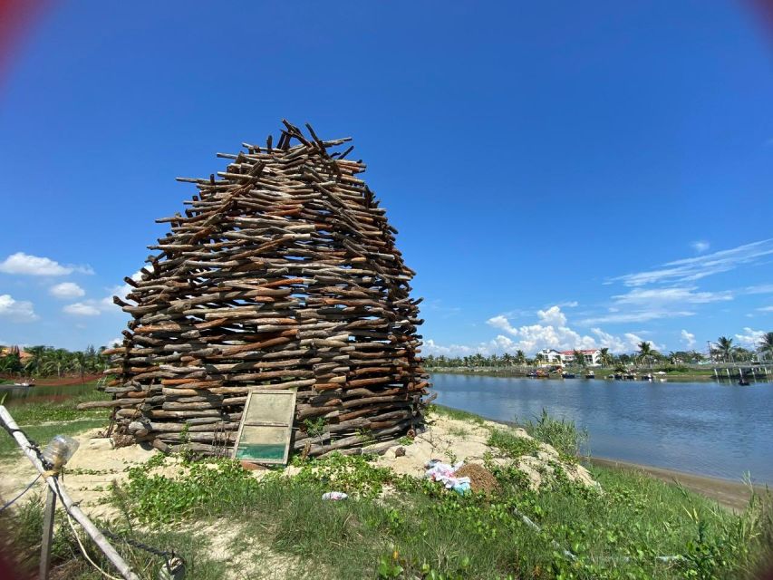 Hoi An: Rural Cycling Tour to Village with Basket Boat Ride - A local market stop that helps you read Hoi An