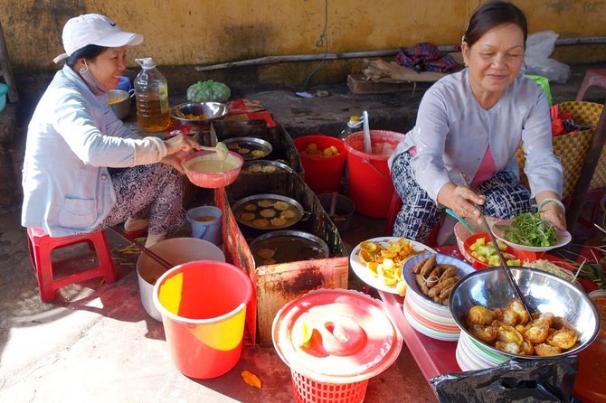 Hoi An street food Tour - Private Tour - Stop 1: Japanese Covered Bridge as a warm start