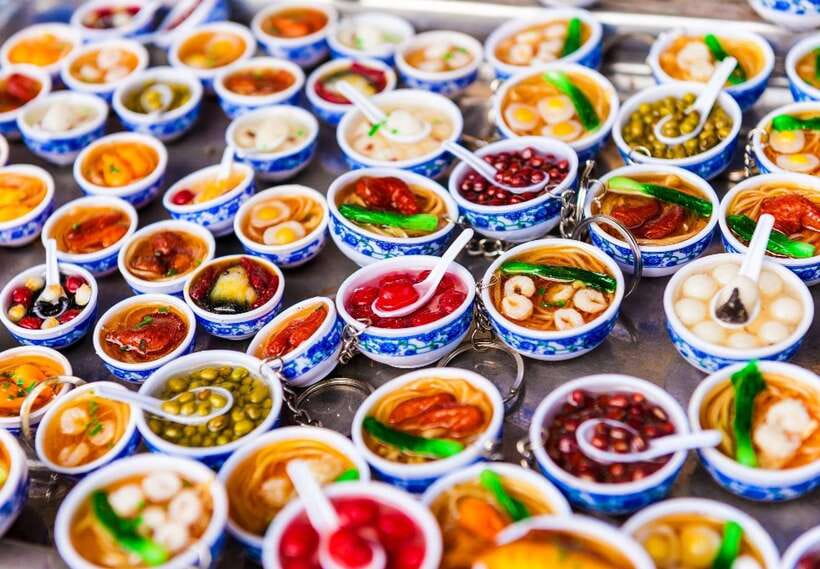 Hoi An: Sunset Food Tasting Tour - Meet at the Hoi An Post Office: the start that helps you orient fast