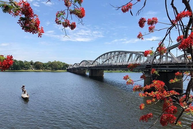 Hoi An to Da Nang Transfer - By Car - Small group (max 10) and punctual service: the hidden quality