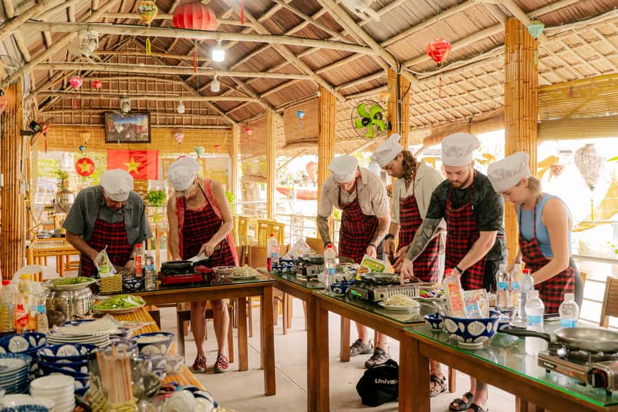 Hoi An: Unique Street Food Tour - Why This Hơi An Street Food Tour Feels Local, Not Staged