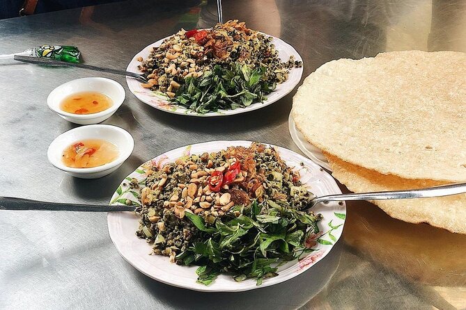 Hoi An Vespa Food Tour: Authentic & Exotic Food Culture - Stop 4 in Cam Châu: banh mì plus crispy bánh xèo