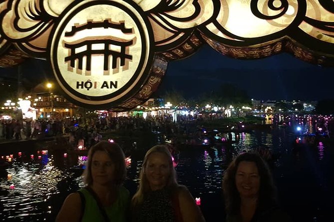 Hoi An Walking City Afternoon & Evening- Night Market- Boat ride - The river break: a 20-minute sampan on the Hoai River area