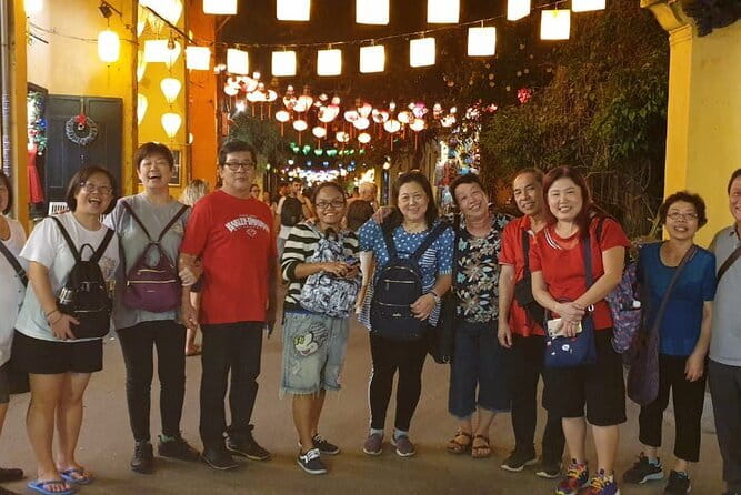 Hoi An Walking Tour, Sampan Boat Trip , Foodie Tour by Night - Nighttime Hoi An feels like a living set