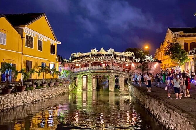 Hoi An Walking Tour, Sampan Boat Trip , Foodie Tour by Night - Museum stop and market time: the smart mix of history and everyday life