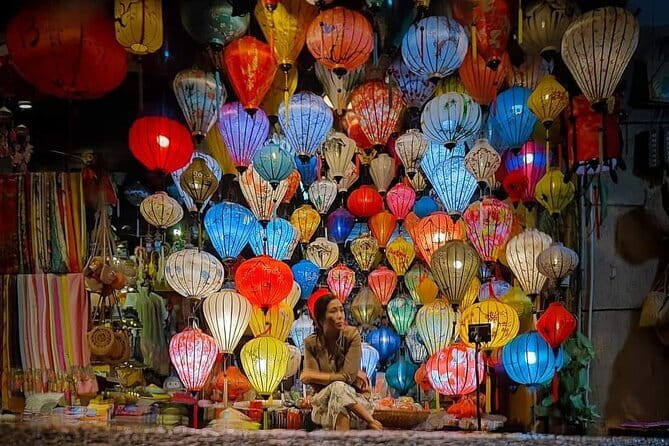 Hoi An Walking Tour, Sampan Boat Trip , Foodie Tour by Night - Traditional performance house music: culture you can feel while you eat