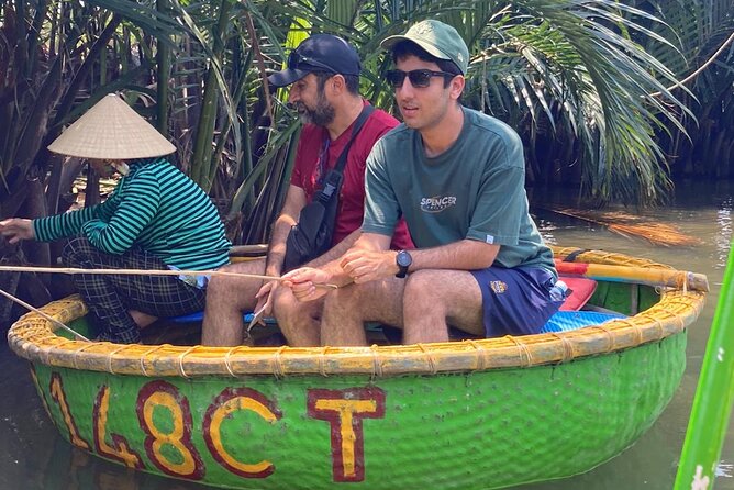 HoiAn:Making Lantern & Cooking Class-BasketBoat Ride,Crab fishing - Getting picked up and landing at the Hoi An market first