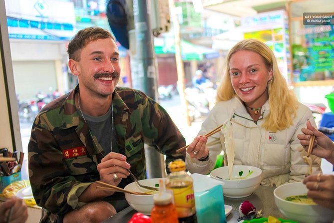 [HOT] Hanoi Old Quarter Walking Street Food - Small Group Tour - Train Street option: seeing the train while you sip