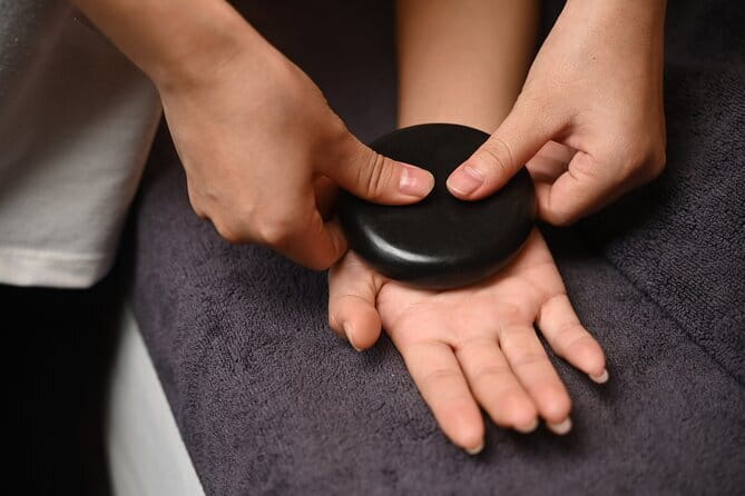 Hot Stone Massage For Full Body Blood Circulation At Da Nang - What you’re really buying: hot stones for circulation and calm