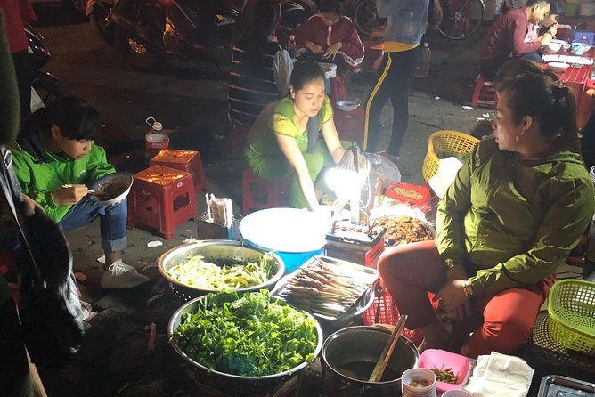 Hue Authentic Street Food tour - Dinner-style street food in Hue is not one food, it’s a pattern