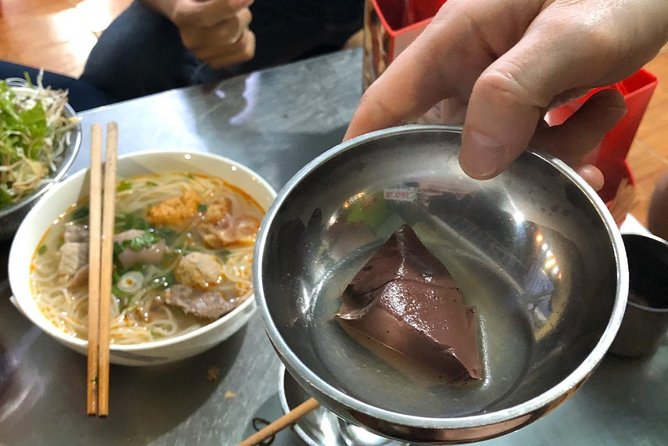 Hue Authentic Street Food tour - A 3-hour evening route: walking, eating, and Huong River night views