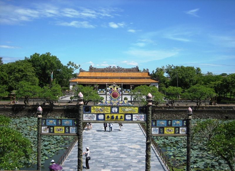 Hue City Full-Day Tour - Dong Ba Market: daily life between royal monuments