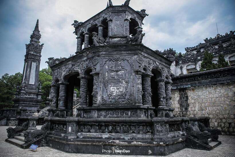 Hue City Full-Day Tour with Dragon Boat Trip & Lunch - Ancient garden houses: small stop, good context