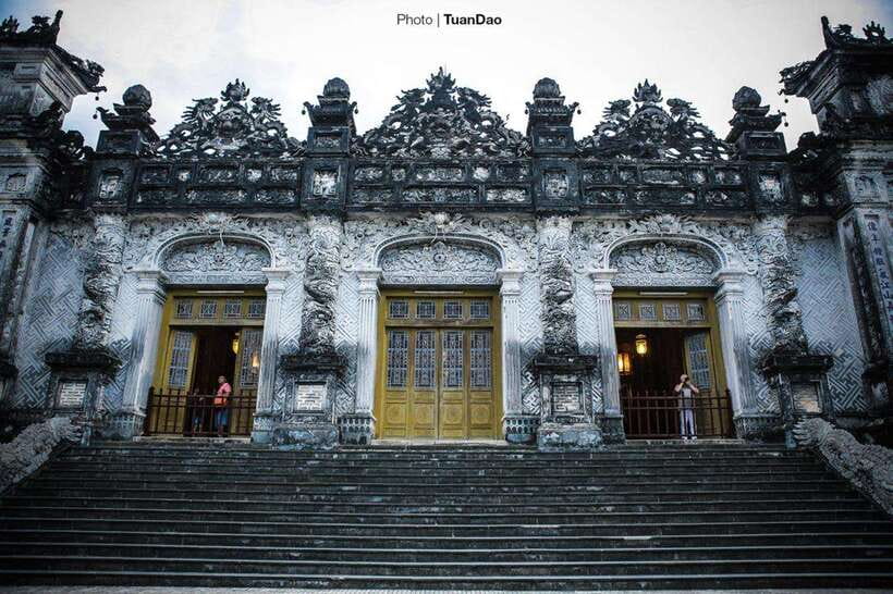 Hue City Full-Day Tour with Dragon Boat Trip & Lunch - Thuy Xuan incense-making and conical hat craft stop