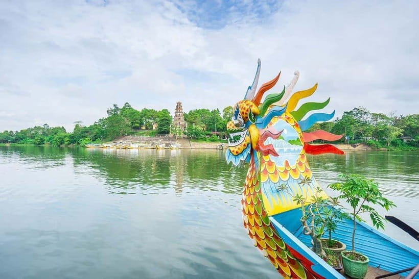 Hue: Dragon Boat, Perfume River, Pagoda & Royal Tomb Tour - Getting around Hue with a private car and real communication