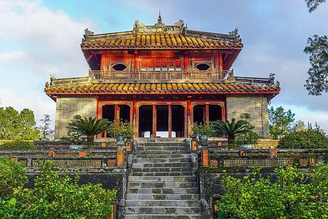 Hue Dragon Boat Tour: Perfume River, Royal Tombs, Hon Chen Temple - The best part: a full Hue story, told from the river