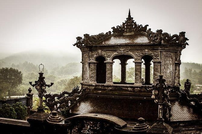 Hue Dragon Boat Tour: Perfume River, Royal Tombs, Hon Chen Temple - Thien Mu Pagoda: Hue’s seven-story landmark stop
