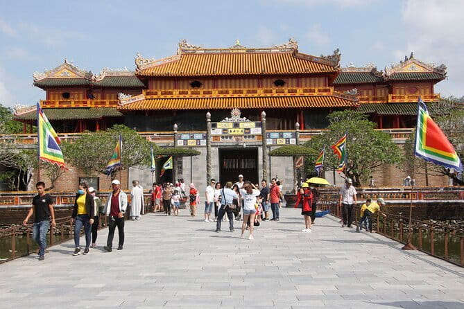 Hue Dragon Boat Tour: Perfume River, Royal Tombs, Hon Chen Temple - Minh Mang Tomb complex: imperial design on a longer visit