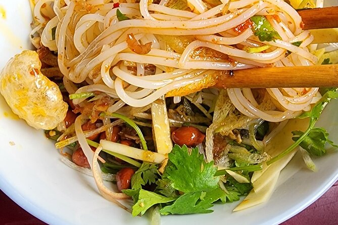 Hue Food Tour: Central Vietnam Culinary Heritage (Small Group) - Stop 1 at 15 Lê Lợi: family street food to get you oriented