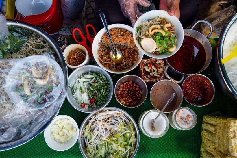 Hue: Guided Local Food Tour with Stories - Start point at 15 Lê Lợi: easy to find, easy to re-find