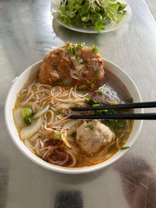 Hue: Guided Local Food Tour with Stories - The short scooter hop: why it’s included (and when it helps)