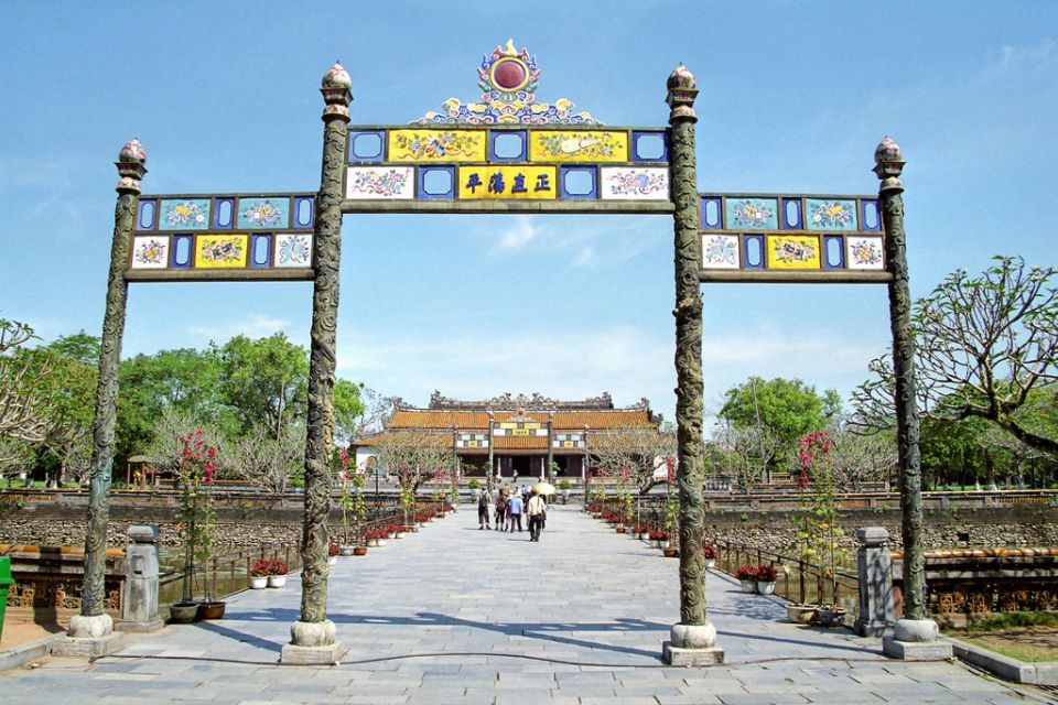 Hue Half-Day Tour with Boat Trip and Sightseeing - Entering the Hue Imperial Citadel: UNESCO sights without getting lost