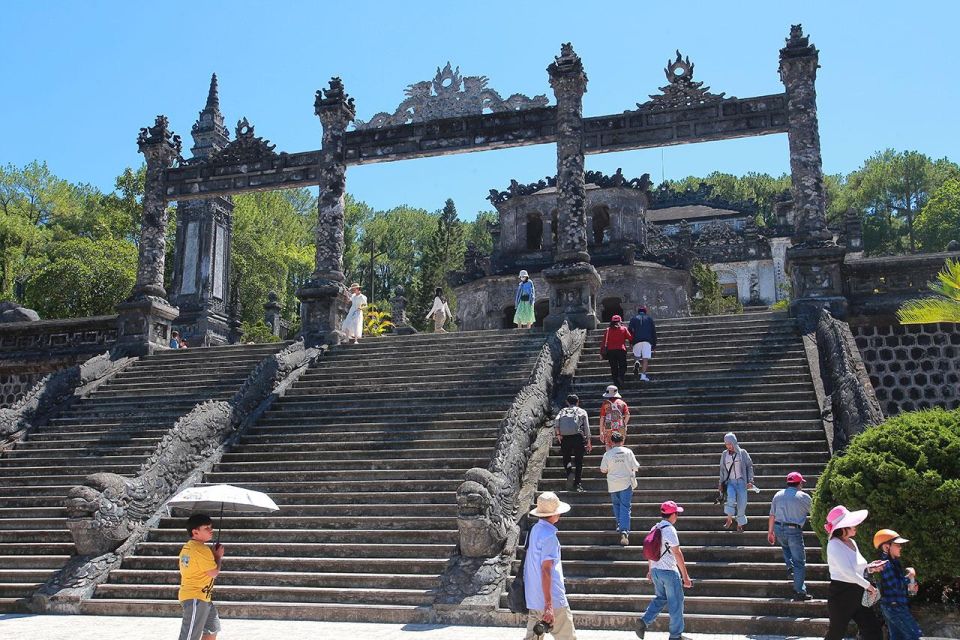 Hue: Hue Royal Tombs Tour Visit 3 Best Tombs & Pagoda - Minh Mang Tomb: Cam Khe Mountain and Imperial Symmetry