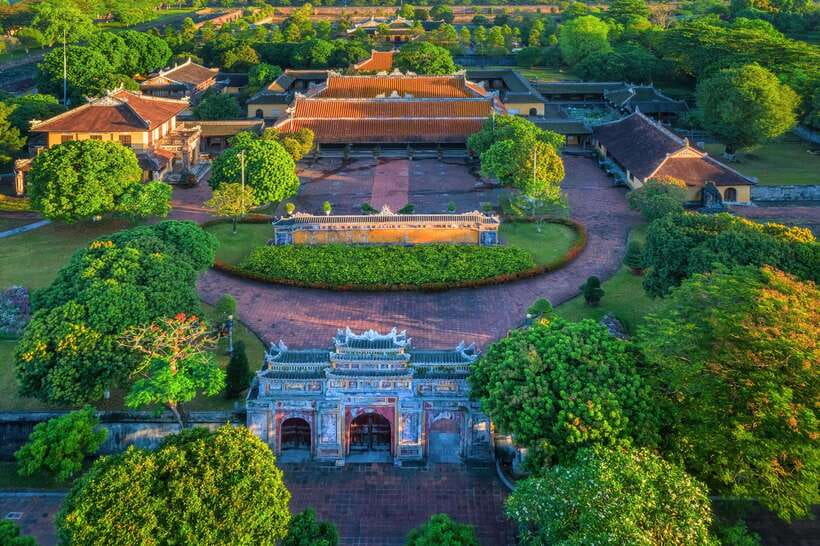 Hue: Hue Walking Tour to Imperial Citadel with Tour Guide - A 150-minute walking loop through Hue’s royal center